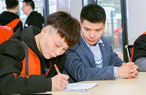 湖南萬通汽車新能源學校_汽車維修學校_創就業